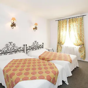 https://hotel-restaurant-du-midi-revel.midi-pyreneeshotels.com